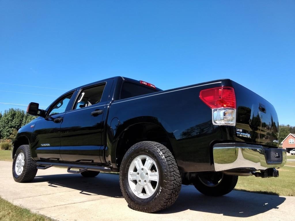 11 seater car toyota
