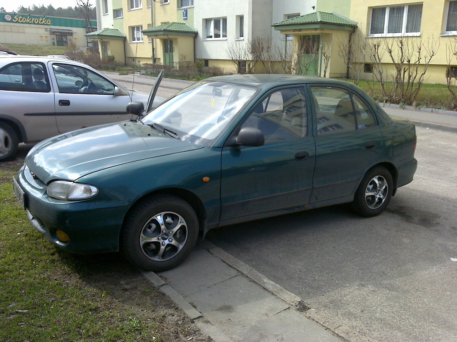 2001 Hyundai Accent GL Specs, Colors, 060, 0100, Quarter