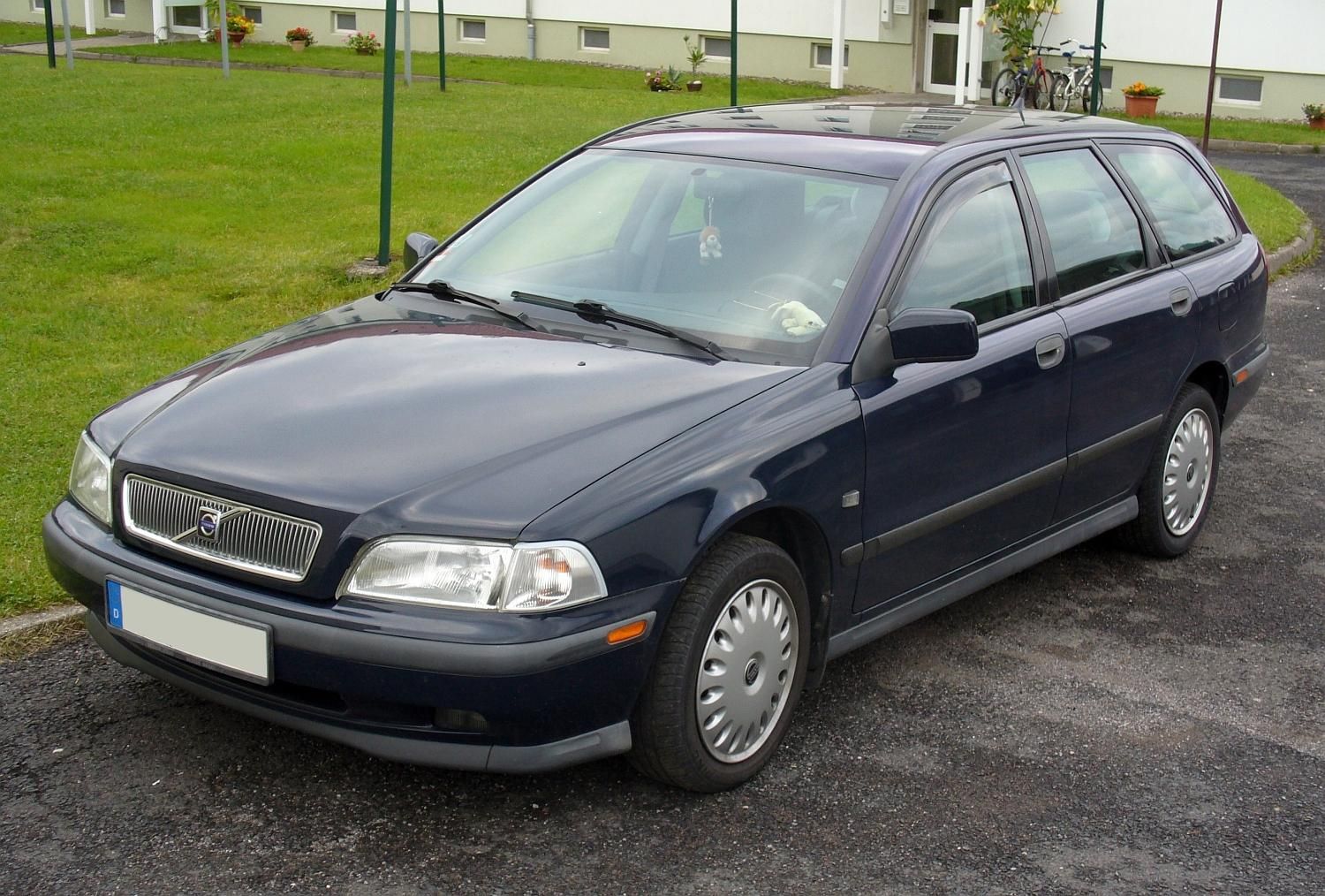 Вольво 98 года. Volvo v40 2003. Вольво v40 1999. Volvo s 40 v 40. Volvo s40 1999.