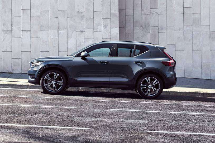 2022 Volvo XC40 T5 R-Design 0-60 Times, Top Speed, Specs, Quarter Mile ...
