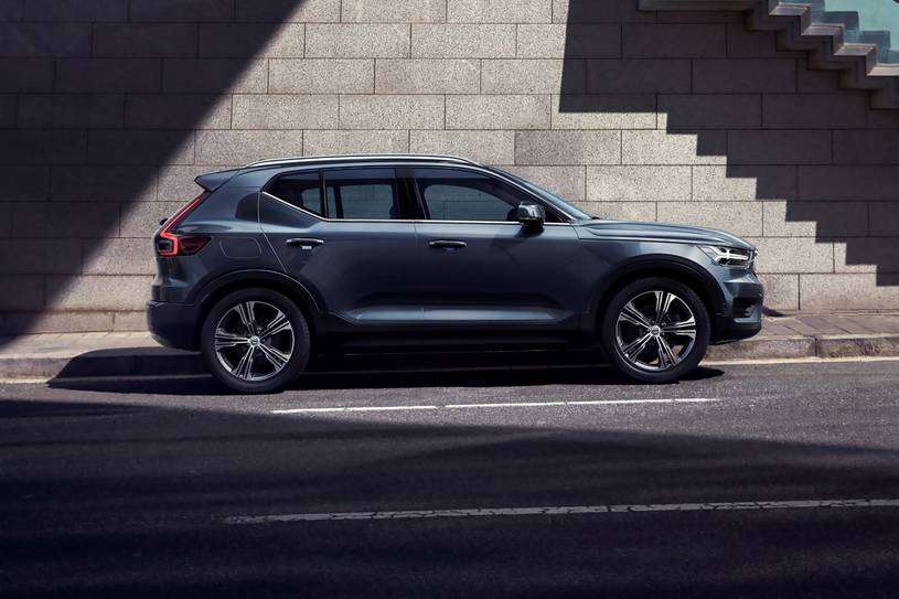 2022 Volvo XC40 T5 R-Design 0-60 Times, Top Speed, Specs, Quarter Mile ...
