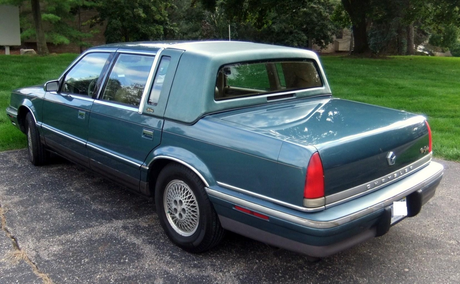 1993 Chrysler New Yorker Salon 0-60 Times, Top Speed, Specs, Quarter