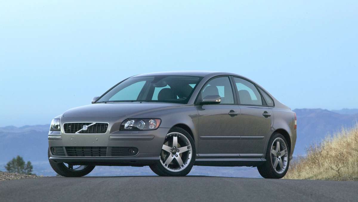 2005 Volvo S40 2.4i Specs, Colors, 0-60, 0-100, Quarter Mile Drag and